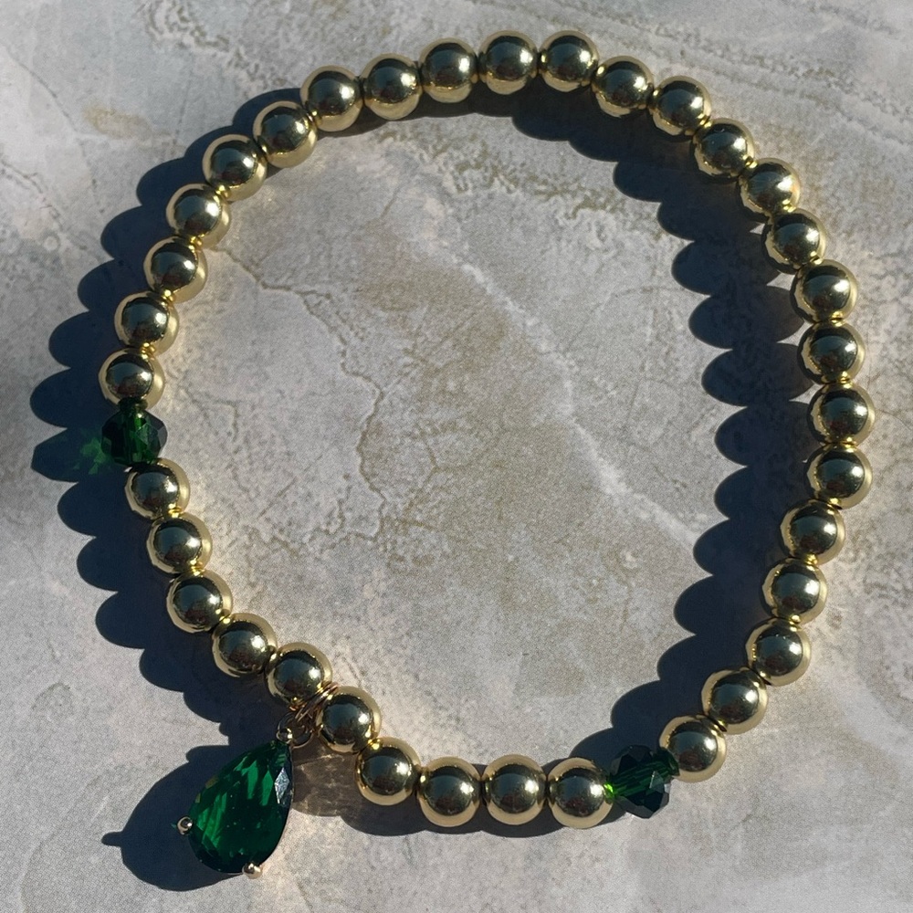 Elegant Gold Bracelet with Green Gemstone Charm